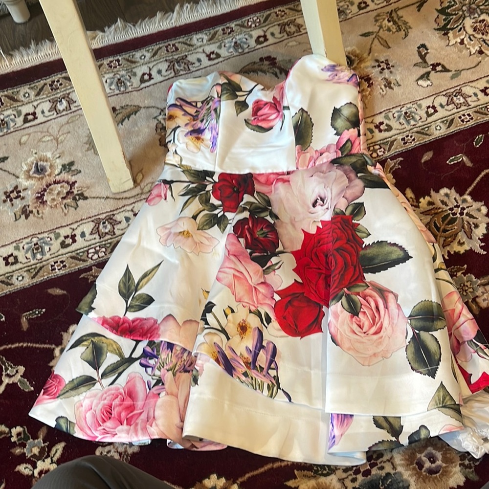 Girls size 7/8 party dress strapless. Mini